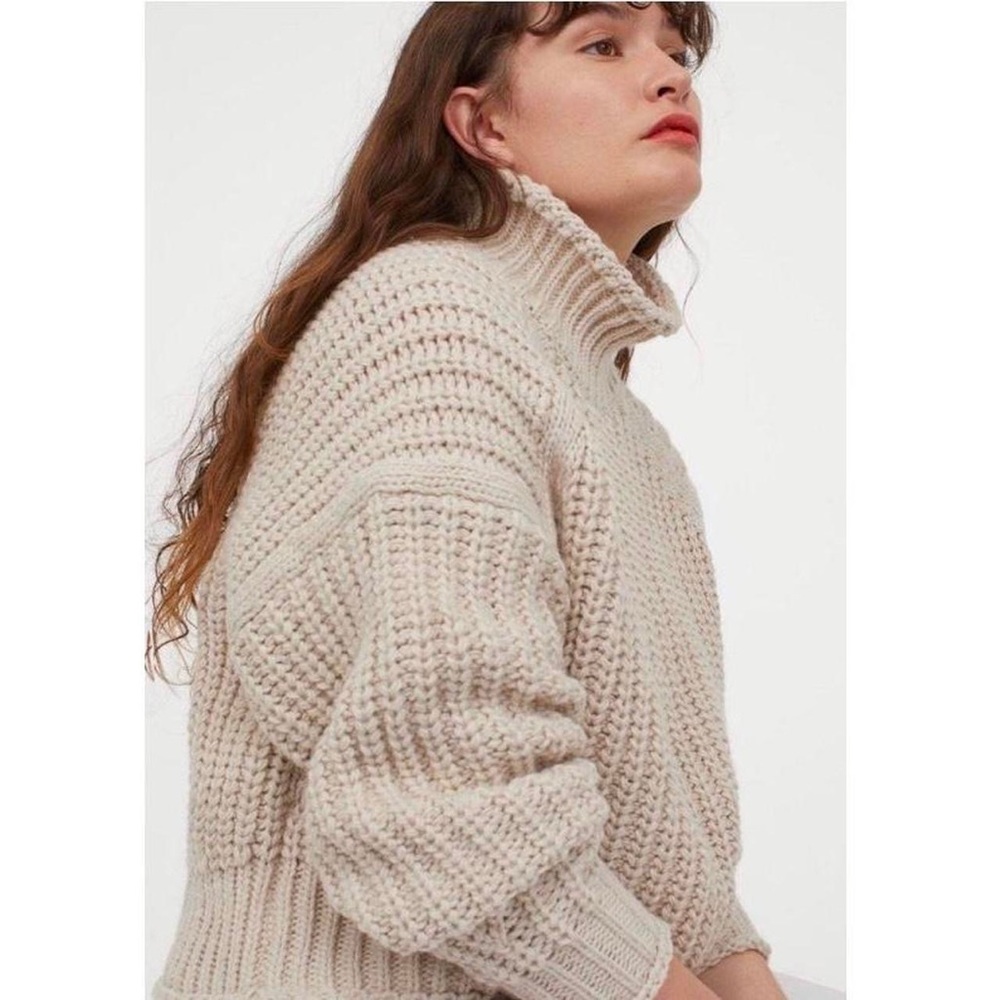 H&M Women's Cream and Tan Jumper